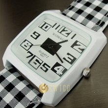 Fashion Cute Quartz Hours Dial Leather Girl White Black Young Wristwatch Wt061