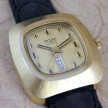 Sicura Watch - 17 Jewel Wind Up Mechanical Movement - Gold Tone - Swiss Made - Retro Watch - Circa 1970's - Incabloc - Day Date