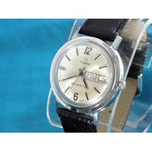 Vintage 77 Timex Mens 2 Jewel Balance Wheel Electric Calendar Watch, Extra Nice