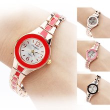 Women's Rose Gold Alloy Analog Quartz Bracelet Watch (Gold)