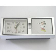 Mickey Mouse Quartz Analog Desk Clock Elgin Disney 1970`s Vintage With Box