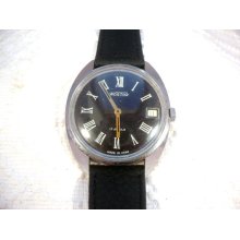 Vintage Wostok mechanical mens watch with date display function from ussr
