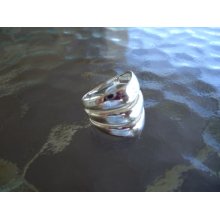 WAVES STERLING SILVER Ring Size 9