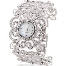 Alloy Women's Fashionable Analog Quartz Bracelet Flower-shaped Watch (Silver)