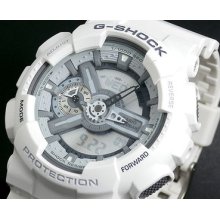 Casio Shock Model Ga110c-7a 200m Water Resistant / World Time