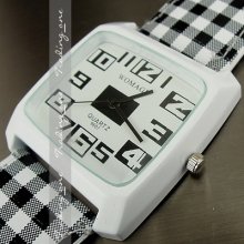 Fashion Cute Quartz Hours Dial Leather Girl White Black Young Wristwatch Ah061