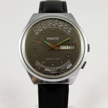RAKETA Rare Vintage men's watch Perpetual Calendar Amazing Dial made in USSR