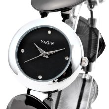 Yaqin Fashion Lady Black Dial Quartz Gift Alloy Heart Bracelet Analog Watch