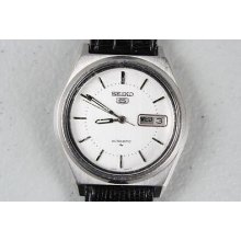 Retro Vintage Estate Seiko 5 Automatic With Calendar Mans Wristwatch Running
