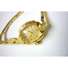Wristwatch wrist watch Vintage Bulova womens mechanical wind-up beautiful watch Gold Colored