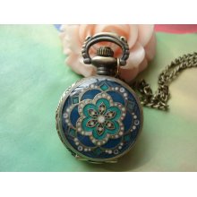 Small Antique Bronze Vintage Filigree Painted Dark Blue Clover Lucky Flowers with Diamond Jewel Round Pocket Watch Locket Pendants Necklaces