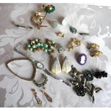 Vintage,& Contemporary 18 Pieces Of Old Jewelery, Rhinestone, Bracelet, Watch, Vintage,& Contemporary 18 Pieces Of Old Jewelery, Rhinestone, Bracelet, Watch,