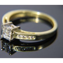 Ladies 18ct Gold And Diamond Ring - Square Setting