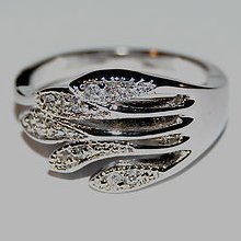 White Cubic Zirconia Wrap Silver Plated Fashion Ring Size 8 Jewelry V41