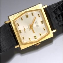 Geometric Design 14k Yellow Gold 17 Jewel Gruen Man's Wrist Watch Circa 1960s
