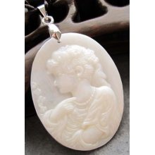 Natural Sea Shell Beauty Pendant Necklace