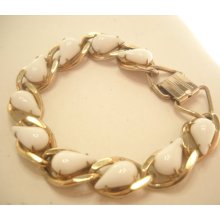 Vintage 1940s Gold Tone Bracelet, White Milk Glass Pear/Teardrops BRACELET BY REINAD (1112)