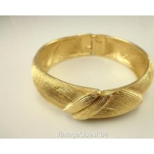 Vintage Brushed Textured Gold Tone Clamper Monet Bracelet (ba300)