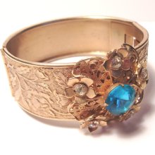 Vintage Etched Hinged Bracelet 1 inch wide with Aqua Blue Rhinestone Raised Ornate Flower Center