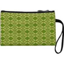 Elegant Green and Cream Damask Swirls Pattern Wristlet Purse