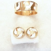 Sarah Coventry Bracelet & Earring Set-goldtone/white (lot 116) :see My Notes