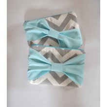 Set of 4 Bridesmaid Clutch Bridesmaid Pouch Bridal Clutch Bridal Accessories Cosmetic Case Zippered Grey & White Chevron with Turquoise Bow