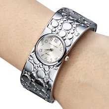 Style Women's Embossed Steel Analog Quartz Bracelet Watch (Silver)