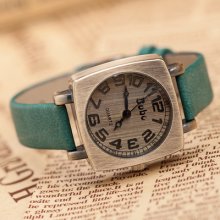 Unisex Fashion Retro Square Wrist Neutral Watch Students Women Girl Man Boy