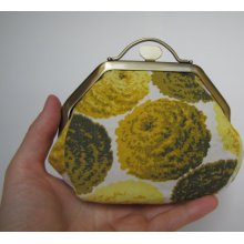 Vintage fabric metal frame purse in green and yellow, coin purse - Unique, one of a kind