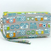 Wristlet Bag Clutch Purse Padded Smartphone Cosmetic Pouch Captured Green