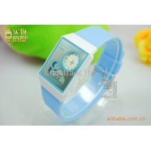 Fashion Digital Watch Pu Belt Quartz Wrist Watch For Women Men Ladie